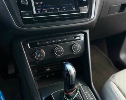 Белый Фольксваген Тигуан, объемом двигателя 2 л и пробегом 198 тыс. км за 16000 $, фото 2 на Automoto.ua