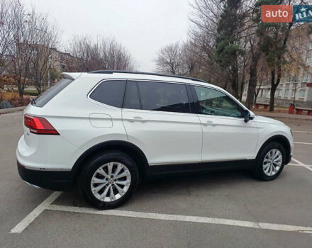 Білий Фольксваген Тігуан, об'ємом двигуна 2 л та пробігом 145 тис. км за 23600 $, фото 48 на Automoto.ua