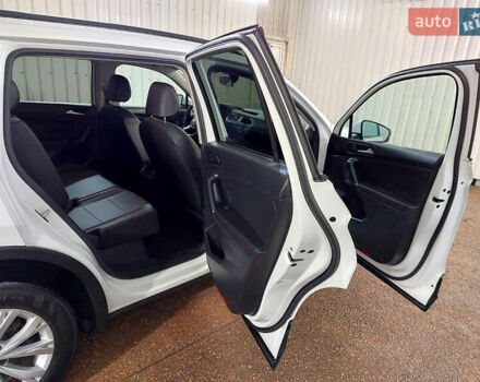 Білий Фольксваген Тігуан, об'ємом двигуна 2 л та пробігом 145 тис. км за 23600 $, фото 69 на Automoto.ua