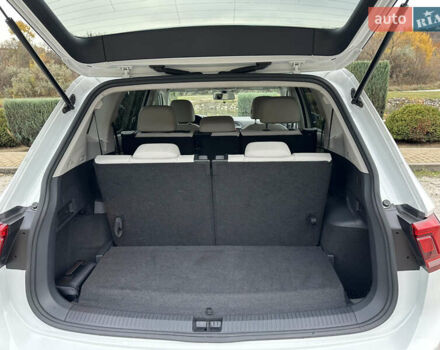 Білий Фольксваген Тігуан, об'ємом двигуна 2 л та пробігом 134 тис. км за 18500 $, фото 35 на Automoto.ua