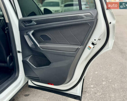 Білий Фольксваген Тігуан, об'ємом двигуна 2 л та пробігом 66 тис. км за 30999 $, фото 80 на Automoto.ua