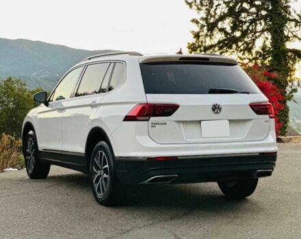 Белый Фольксваген Тигуан, объемом двигателя 2 л и пробегом 40 тыс. км за 4600 $, фото 3 на Automoto.ua