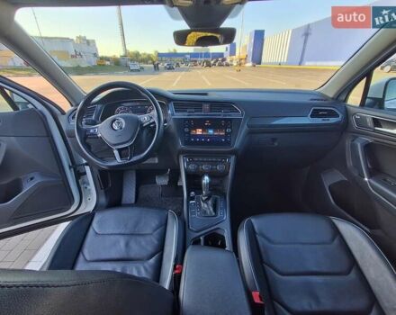 Білий Фольксваген Тігуан, об'ємом двигуна 2 л та пробігом 120 тис. км за 23400 $, фото 19 на Automoto.ua