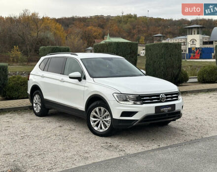 Білий Фольксваген Тігуан, об'ємом двигуна 2 л та пробігом 134 тис. км за 18500 $, фото 4 на Automoto.ua