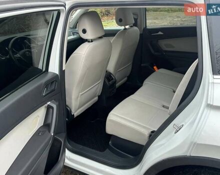 Белый Фольксваген Тигуан, объемом двигателя 2 л и пробегом 123 тыс. км за 17500 $, фото 9 на Automoto.ua