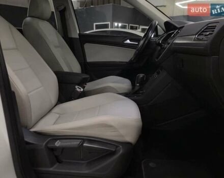 Белый Фольксваген Тигуан, объемом двигателя 2 л и пробегом 142 тыс. км за 21699 $, фото 10 на Automoto.ua