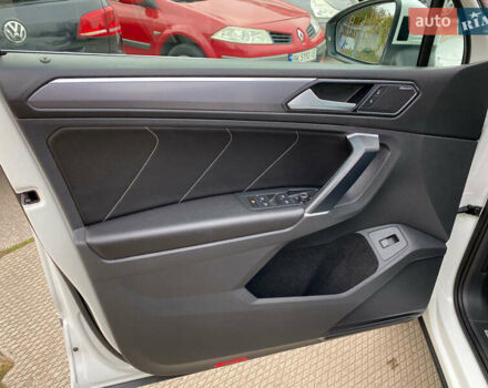 Білий Фольксваген Тігуан, об'ємом двигуна 2 л та пробігом 182 тис. км за 31600 $, фото 21 на Automoto.ua