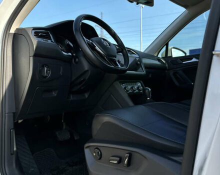 Белый Фольксваген Тигуан, объемом двигателя 2 л и пробегом 192 тыс. км за 17200 $, фото 59 на Automoto.ua