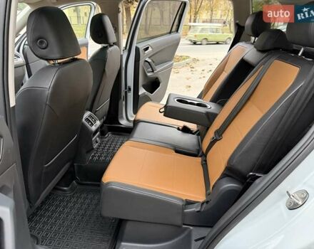 Білий Фольксваген Тігуан, об'ємом двигуна 2 л та пробігом 72 тис. км за 19300 $, фото 25 на Automoto.ua