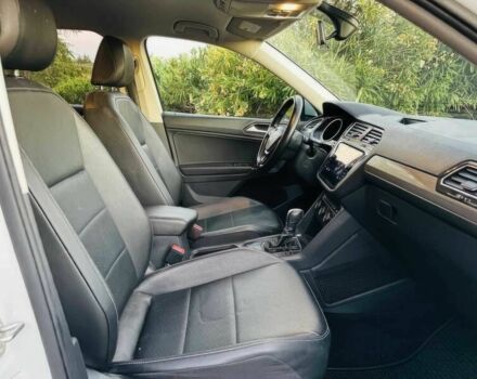 Белый Фольксваген Тигуан, объемом двигателя 2 л и пробегом 40 тыс. км за 4600 $, фото 7 на Automoto.ua