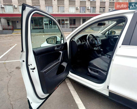 Білий Фольксваген Тігуан, об'ємом двигуна 2 л та пробігом 145 тис. км за 23600 $, фото 31 на Automoto.ua