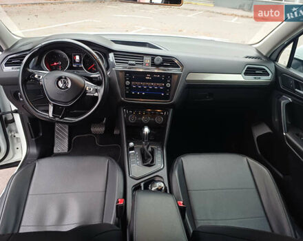 Білий Фольксваген Тігуан, об'ємом двигуна 2 л та пробігом 145 тис. км за 23600 $, фото 47 на Automoto.ua