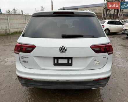Белый Фольксваген Тигуан, объемом двигателя 2 л и пробегом 133 тыс. км за 11999 $, фото 7 на Automoto.ua