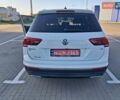 Білий Фольксваген Тігуан, об'ємом двигуна 2 л та пробігом 120 тис. км за 23400 $, фото 2 на Automoto.ua
