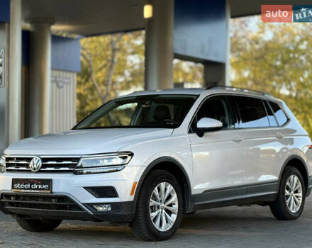 Белый Фольксваген Тигуан, объемом двигателя 2 л и пробегом 117 тыс. км за 17999 $, фото 2 на Automoto.ua