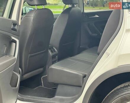 Белый Фольксваген Тигуан, объемом двигателя 2 л и пробегом 64 тыс. км за 17900 $, фото 24 на Automoto.ua