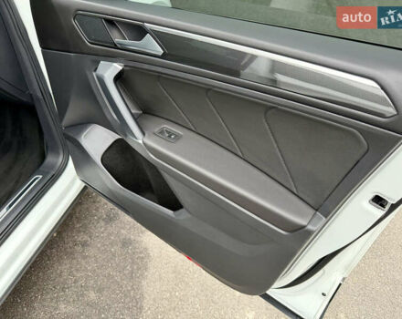 Білий Фольксваген Тігуан, об'ємом двигуна 2 л та пробігом 66 тис. км за 30999 $, фото 86 на Automoto.ua