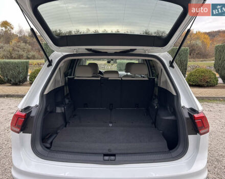 Білий Фольксваген Тігуан, об'ємом двигуна 2 л та пробігом 134 тис. км за 18500 $, фото 34 на Automoto.ua