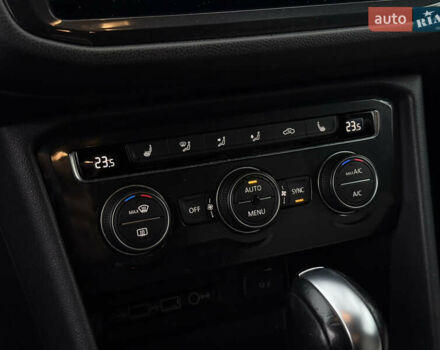 Белый Фольксваген Тигуан, объемом двигателя 1.98 л и пробегом 99 тыс. км за 20999 $, фото 27 на Automoto.ua