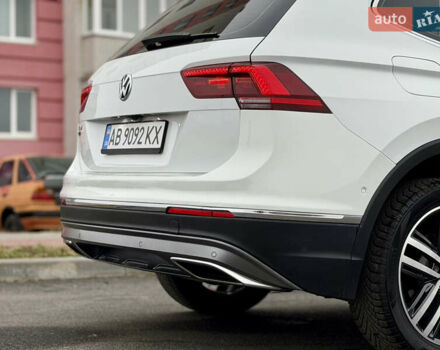 Білий Фольксваген Тігуан, об'ємом двигуна 2 л та пробігом 66 тис. км за 30999 $, фото 31 на Automoto.ua