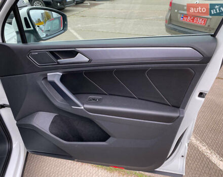 Білий Фольксваген Тігуан, об'ємом двигуна 2 л та пробігом 182 тис. км за 31600 $, фото 78 на Automoto.ua