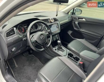 Белый Фольксваген Тигуан, объемом двигателя 2 л и пробегом 64 тыс. км за 17900 $, фото 17 на Automoto.ua