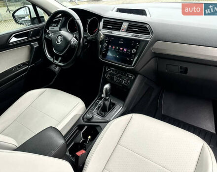 Белый Фольксваген Тигуан, объемом двигателя 1.98 л и пробегом 252 тыс. км за 14499 $, фото 10 на Automoto.ua