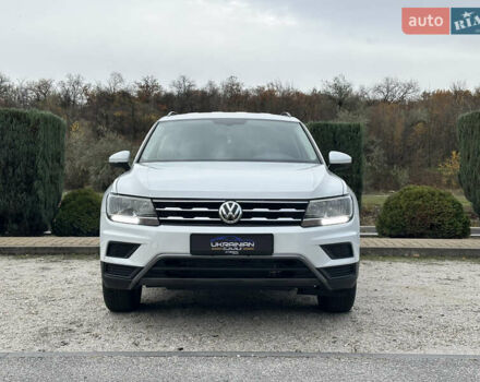 Білий Фольксваген Тігуан, об'ємом двигуна 2 л та пробігом 134 тис. км за 18500 $, фото 2 на Automoto.ua
