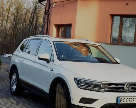 Белый Фольксваген Тигуан, объемом двигателя 2 л и пробегом 243 тыс. км за 24000 $, фото 1 на Automoto.ua