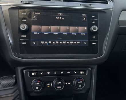 Белый Фольксваген Тигуан, объемом двигателя 2 л и пробегом 121 тыс. км за 22600 $, фото 10 на Automoto.ua