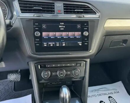 Білий Фольксваген Тігуан, об'ємом двигуна 2 л та пробігом 70 тис. км за 14000 $, фото 12 на Automoto.ua