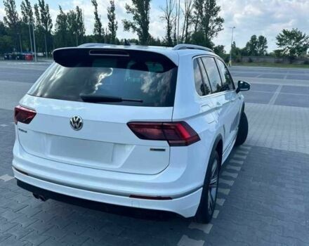 Белый Фольксваген Тигуан, объемом двигателя 2 л и пробегом 47 тыс. км за 15400 $, фото 2 на Automoto.ua