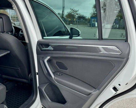 Белый Фольксваген Тигуан, объемом двигателя 1.98 л и пробегом 54 тыс. км за 31500 $, фото 30 на Automoto.ua