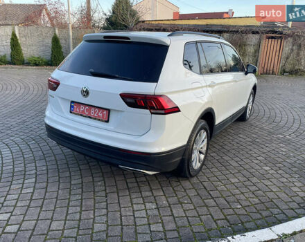 Білий Фольксваген Тігуан, об'ємом двигуна 2 л та пробігом 100 тис. км за 16300 $, фото 4 на Automoto.ua
