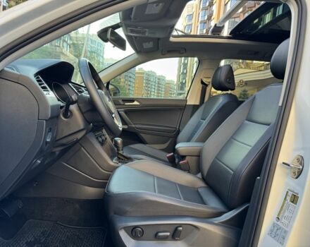 Білий Фольксваген Тігуан, об'ємом двигуна 2 л та пробігом 103 тис. км за 21000 $, фото 6 на Automoto.ua