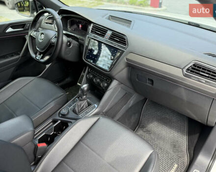 Білий Фольксваген Тігуан, об'ємом двигуна 2 л та пробігом 110 тис. км за 25999 $, фото 58 на Automoto.ua