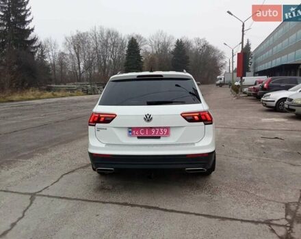 Белый Фольксваген Тигуан, объемом двигателя 1.97 л и пробегом 105 тыс. км за 18200 $, фото 2 на Automoto.ua