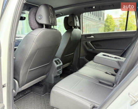 Білий Фольксваген Тігуан, об'ємом двигуна 2 л та пробігом 110 тис. км за 25999 $, фото 47 на Automoto.ua