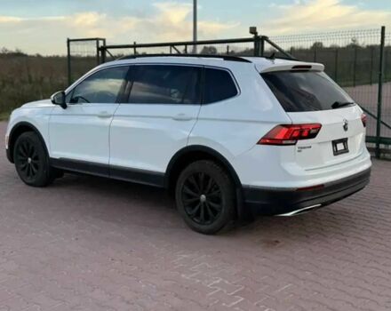 Білий Фольксваген Тігуан, об'ємом двигуна 2 л та пробігом 70 тис. км за 14000 $, фото 5 на Automoto.ua