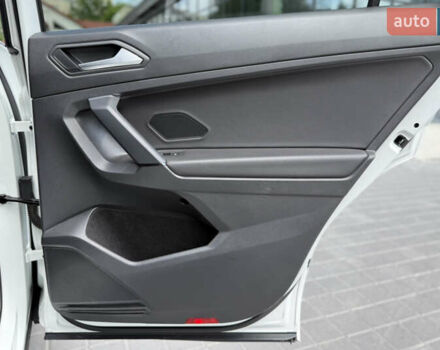 Білий Фольксваген Тігуан, об'ємом двигуна 2 л та пробігом 110 тис. км за 25999 $, фото 52 на Automoto.ua