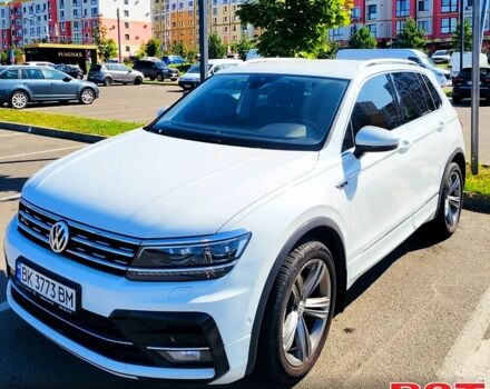 Белый Фольксваген Тигуан, объемом двигателя 2 л и пробегом 204 тыс. км за 27999 $, фото 2 на Automoto.ua