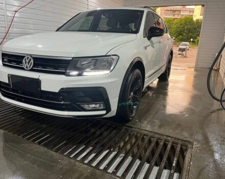 Белый Фольксваген Тигуан, объемом двигателя 2 л и пробегом 145 тыс. км за 24000 $, фото 5 на Automoto.ua