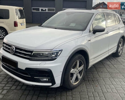 Белый Фольксваген Тигуан, объемом двигателя 1.98 л и пробегом 234 тыс. км за 32500 $, фото 2 на Automoto.ua