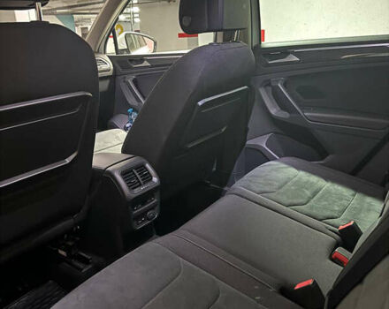 Белый Фольксваген Тигуан, объемом двигателя 2 л и пробегом 70 тыс. км за 31902 $, фото 7 на Automoto.ua