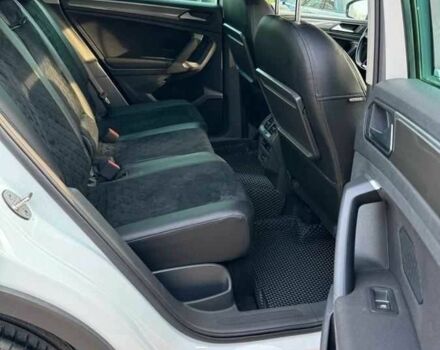 Белый Фольксваген Тигуан, объемом двигателя 2 л и пробегом 99 тыс. км за 17500 $, фото 14 на Automoto.ua