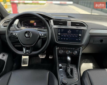 Білий Фольксваген Тігуан, об'ємом двигуна 2 л та пробігом 110 тис. км за 25999 $, фото 50 на Automoto.ua