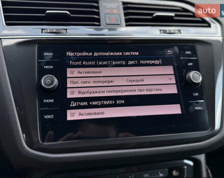 Білий Фольксваген Тігуан, об'ємом двигуна 2 л та пробігом 110 тис. км за 25999 $, фото 43 на Automoto.ua