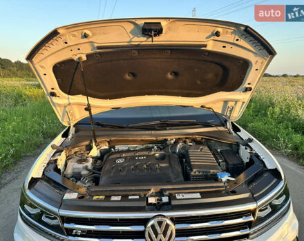 Белый Фольксваген Тигуан, объемом двигателя 2 л и пробегом 198 тыс. км за 41500 $, фото 29 на Automoto.ua