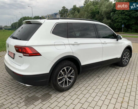 Белый Фольксваген Тигуан, объемом двигателя 2 л и пробегом 113 тыс. км за 21300 $, фото 2 на Automoto.ua