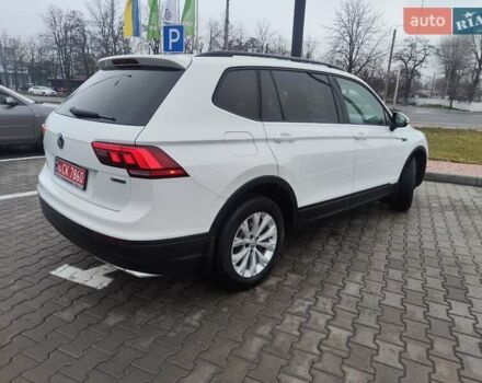 Белый Фольксваген Тигуан, объемом двигателя 1.97 л и пробегом 270 тыс. км за 14899 $, фото 4 на Automoto.ua